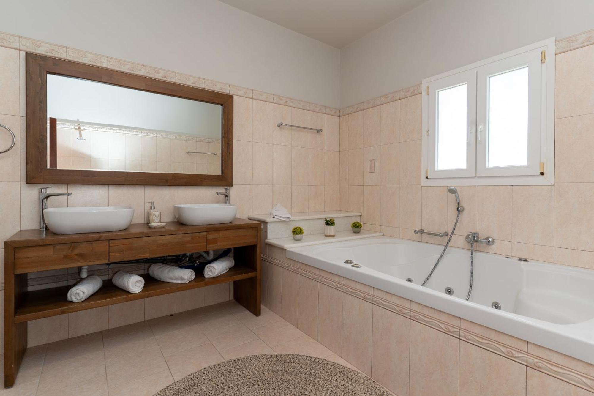 Kate Kontini Luxury Vila *